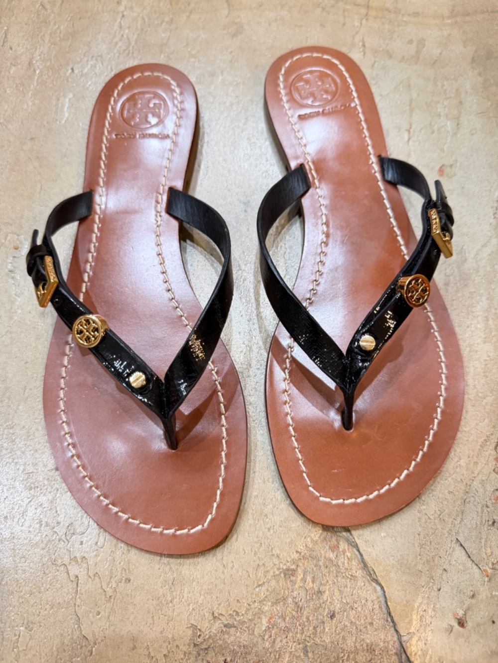 Tory Burch Black Patent Leather Slingback Thong Sandals Gold Logo Size 8 Box